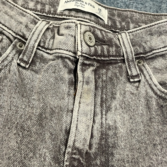Abercrombie Mom High Rise - Picture 3 of 3
